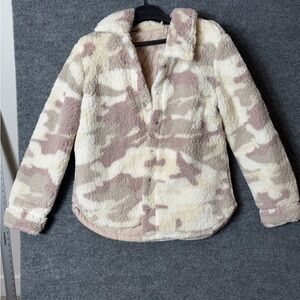 Hem & Thread Cozy Cream Camo Quilted Sherpa Jacket - Size Large (L)